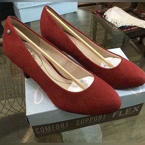 Women’s Red Life Stride Parigi Pumps Heels BRAND NEW